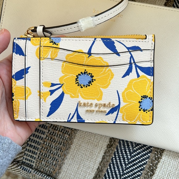 NWT and dust bag. Kate Soade large bleecker saffiano bag w/wristlet  & card case - Picture 3 of 5